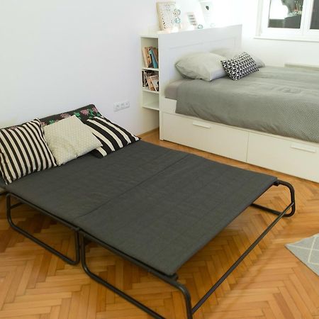 Bright & Stylish Studio Home, Superbly Located Sarajevo Bagian luar foto