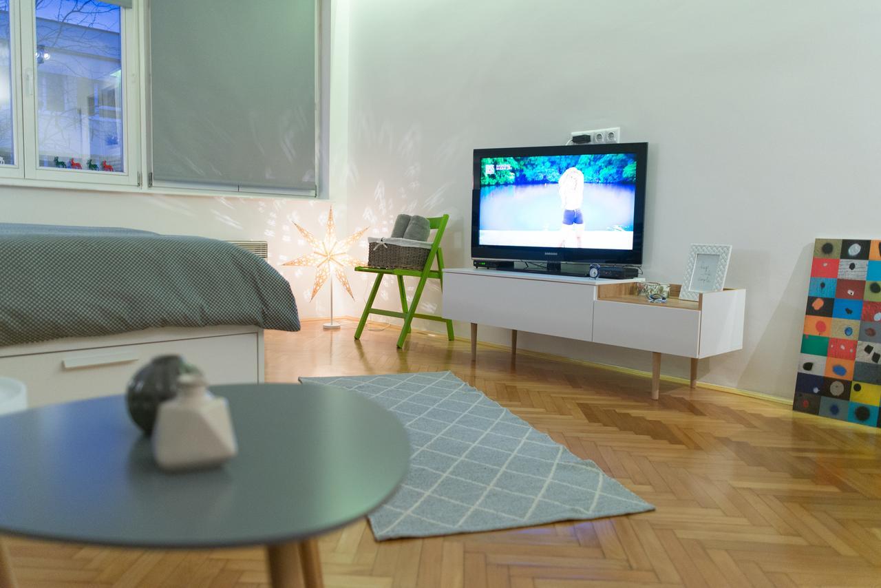 Bright & Stylish Studio Home, Superbly Located Sarajevo Bagian luar foto