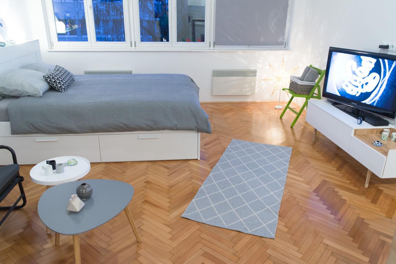 Bright & Stylish Studio Home, Superbly Located Sarajevo Bagian luar foto
