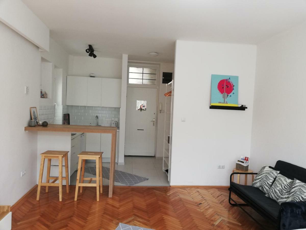 Bright & Stylish Studio Home, Superbly Located Sarajevo Bagian luar foto